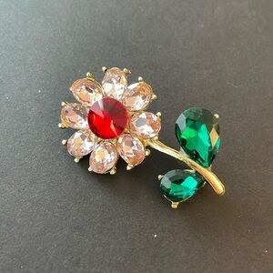 Flower crystal brooch
